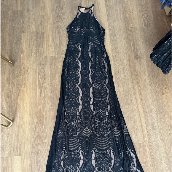 Long black lace dress - Picture 1 of 3